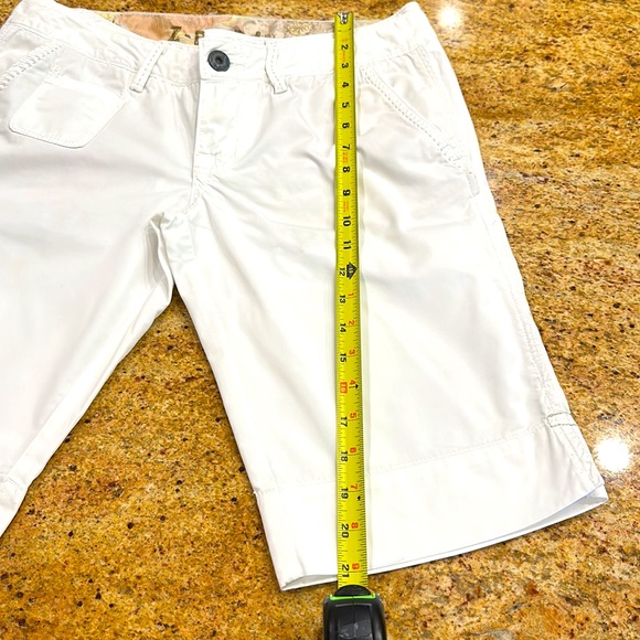 Z-BRAND WOMENS WHITE COTTON KNEE LENGTH SHORTS WITH STITCH DETAILING IN SIZE 28 - Picture 10 of 13